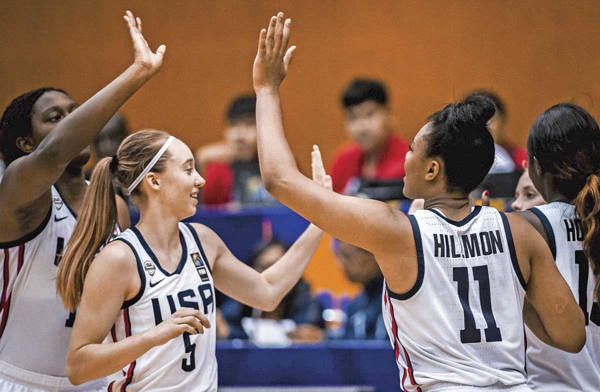 TOP OF THE WORLDS
Boston, Bueckers, Hillmon and Howard jelled at the 2019 U-19 championships in Bangkok.
